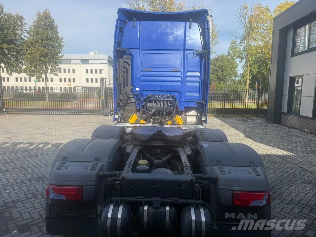 MAN TGX | Lifting axle | Steering axles | Retarder | E Tractor Units