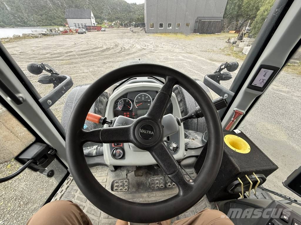 Valtra T 214 D Full GPS الجرارات