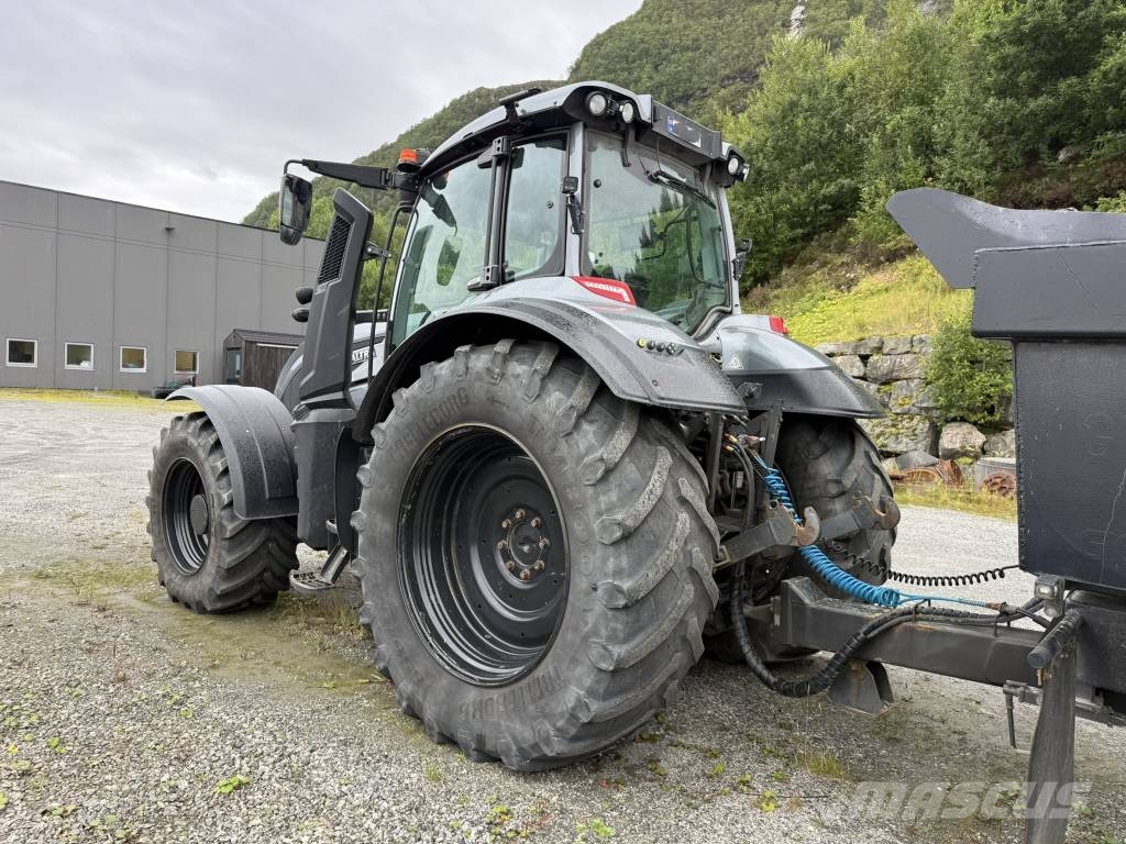 Valtra T 214 D Full GPS الجرارات