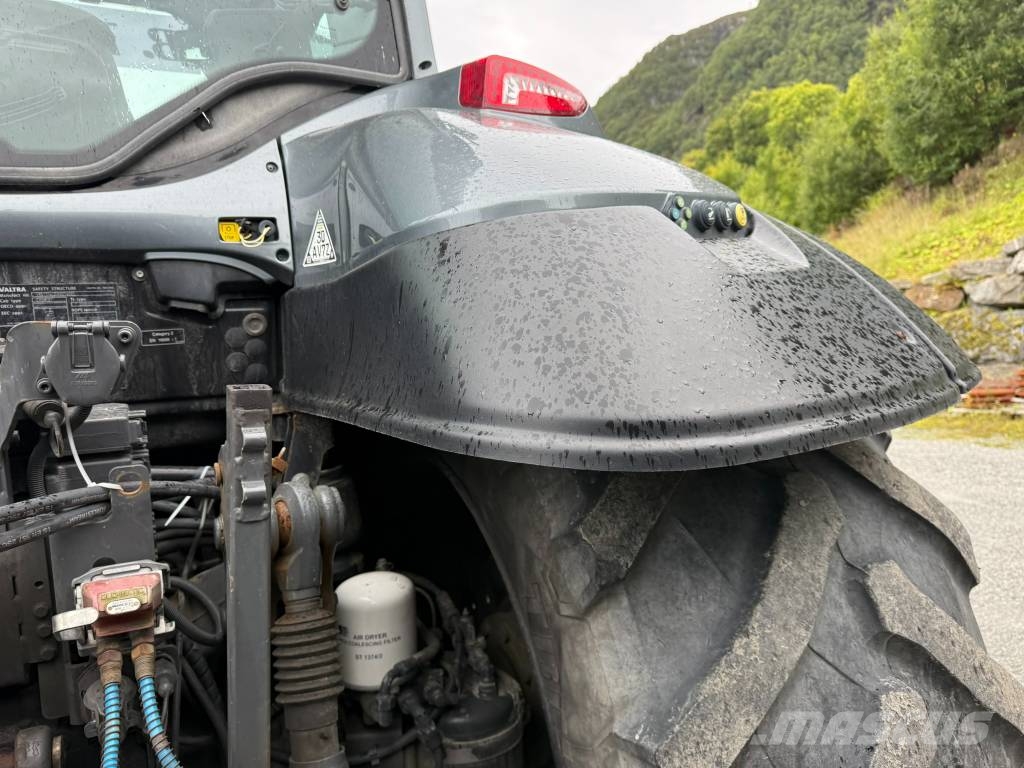 Valtra T 214 D Full GPS الجرارات