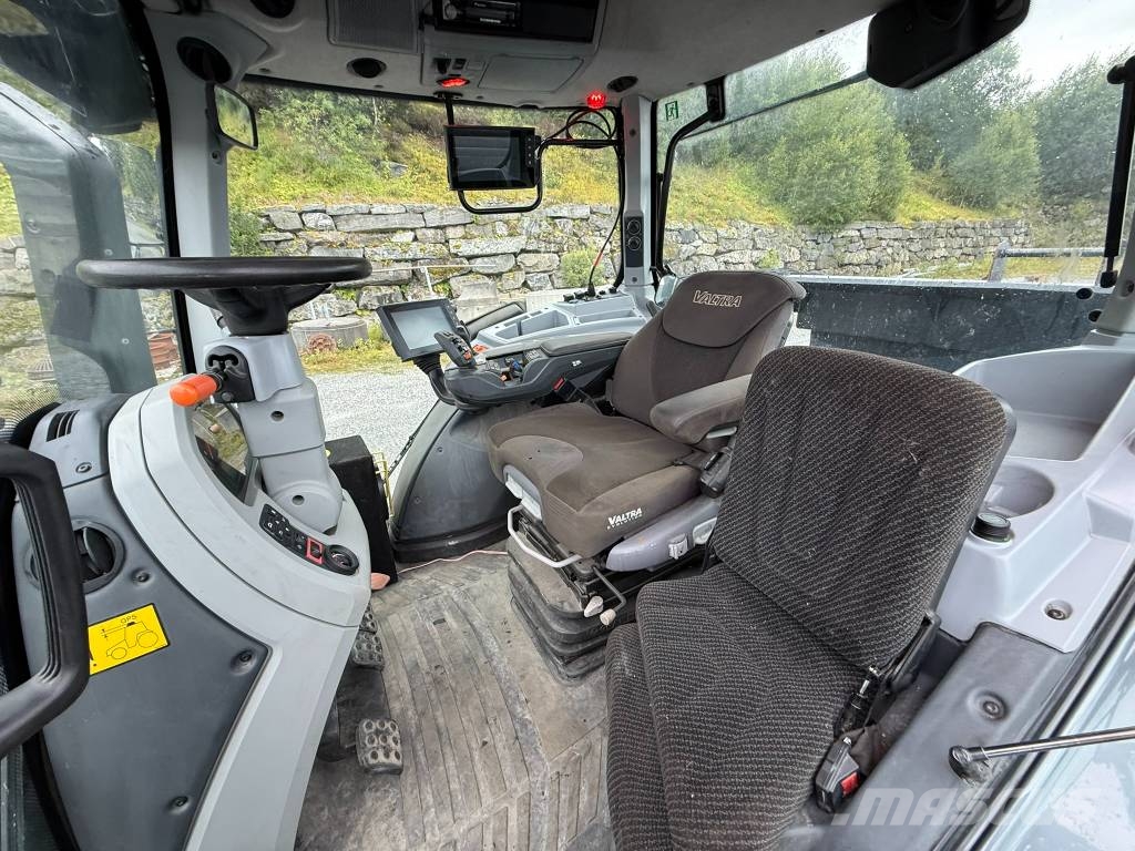 Valtra T 214 D Full GPS الجرارات