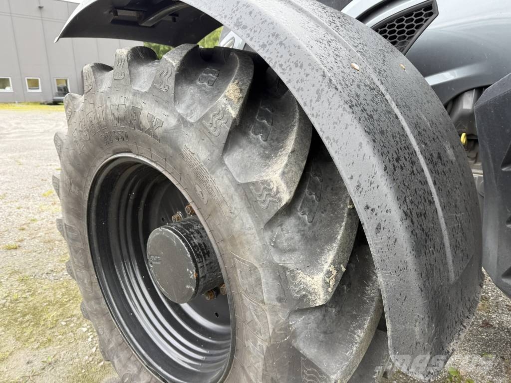 Valtra T 214 D Full GPS الجرارات