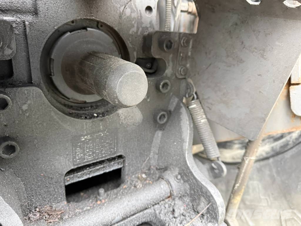 Valtra T 214 D Full GPS الجرارات