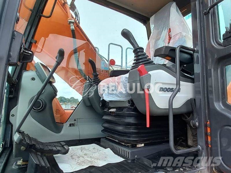 Doosan DX 225 LC Excavadoras sobre orugas