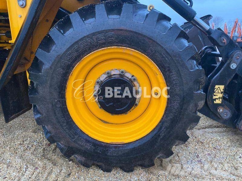 JCB 411 Kolesni nakladalci