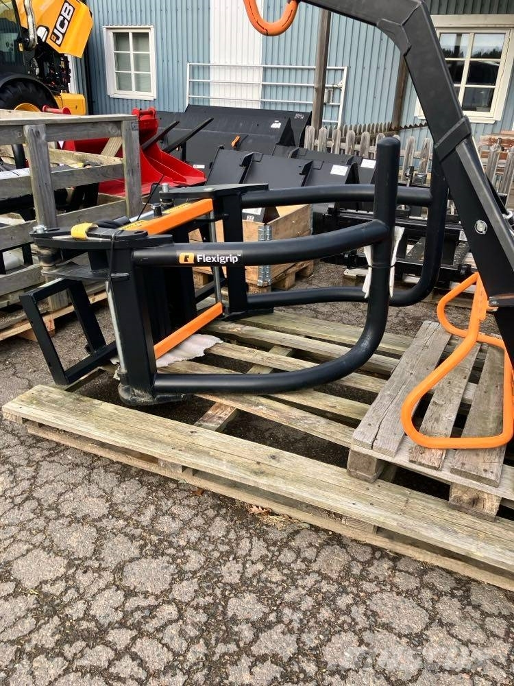 Ålö Planerskopor, pallgafflar, stengrepar, säcklyft mm Frontālo iekrāvēju papildaprīkojums