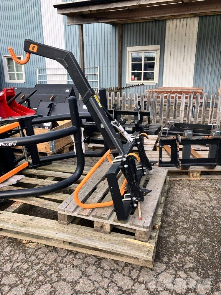 Ålö Planerskopor, pallgafflar, stengrepar, säcklyft mm Frontālo iekrāvēju papildaprīkojums