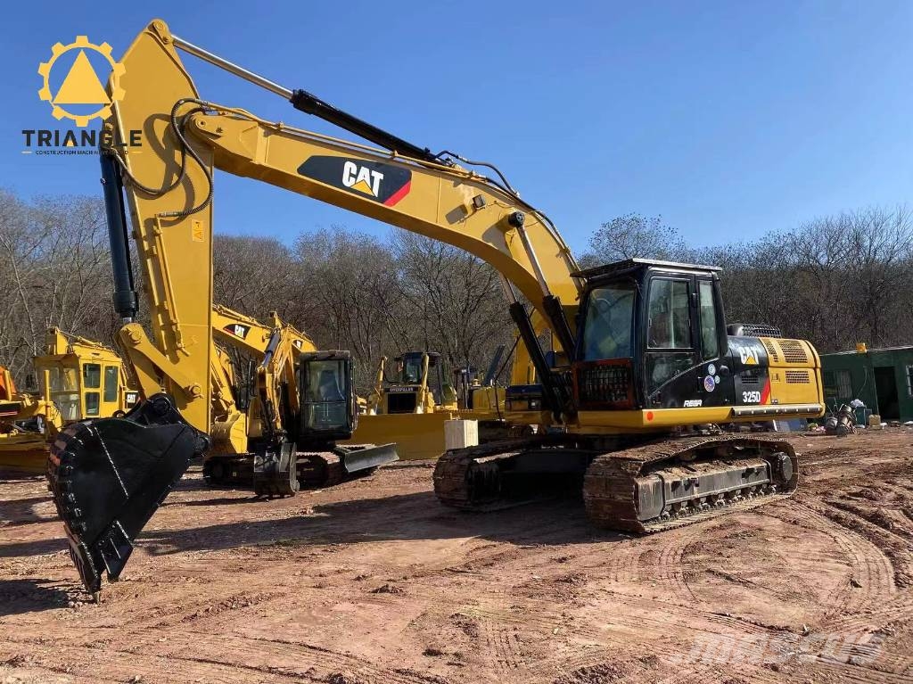 CAT 325 D L Гусеничні екскаватори