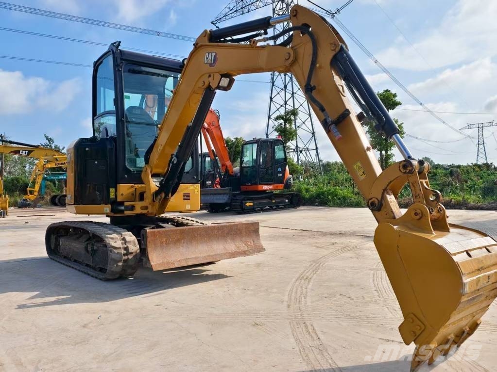 CAT 302.7 Mini ekskavatörler, 7 tona dek