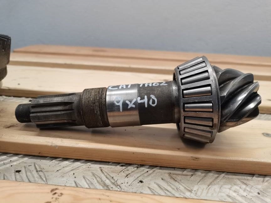 CAT TH 82 differential 9X40 Clark-Hurth} Transmissie