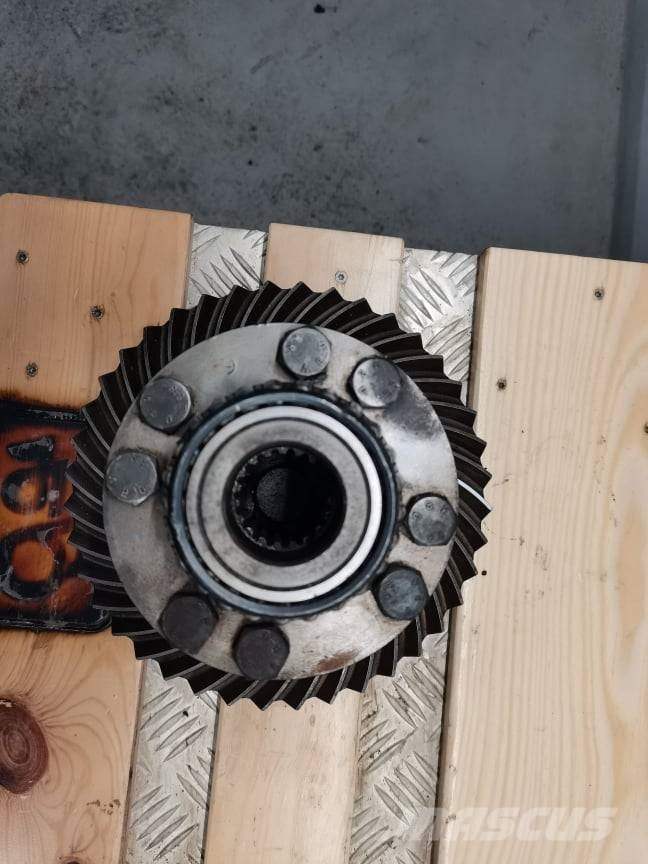 CAT TH 82 differential 9X40 Clark-Hurth} Transmissie