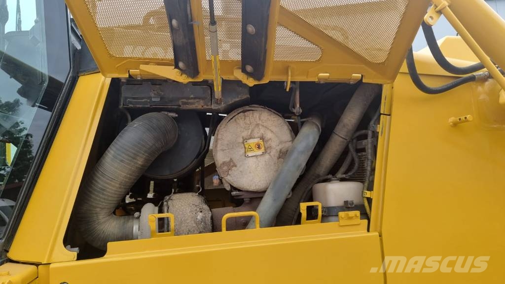 Komatsu D 65 PX-16 بلدوزرات مجنزرة