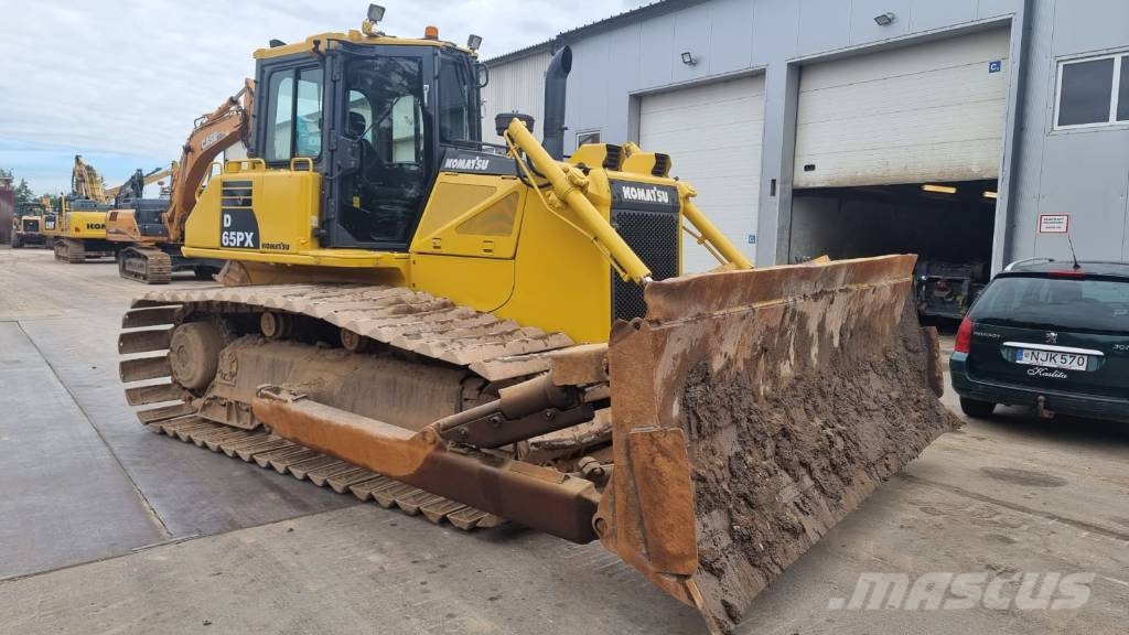 Komatsu D 65 PX-16 بلدوزرات مجنزرة