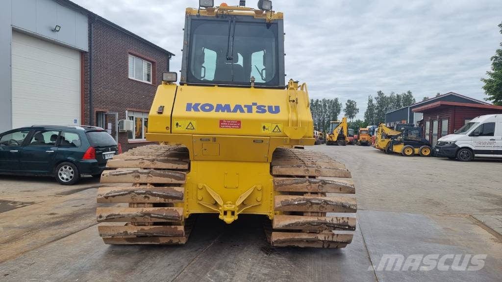 Komatsu D 65 PX-16 بلدوزرات مجنزرة