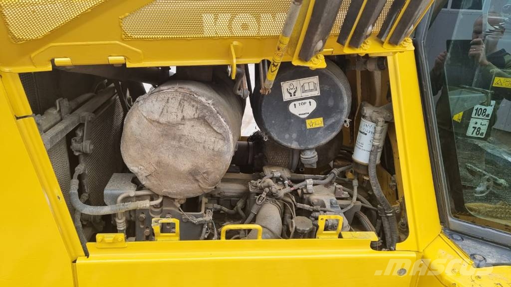 Komatsu D 65 PX-16 بلدوزرات مجنزرة