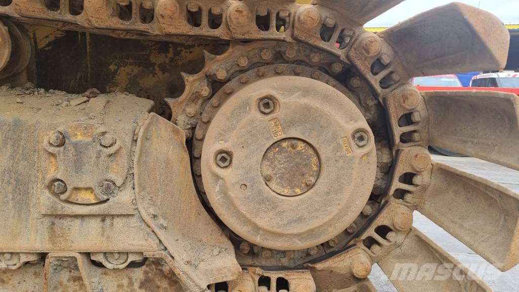 Komatsu D 65 PX-16 بلدوزرات مجنزرة