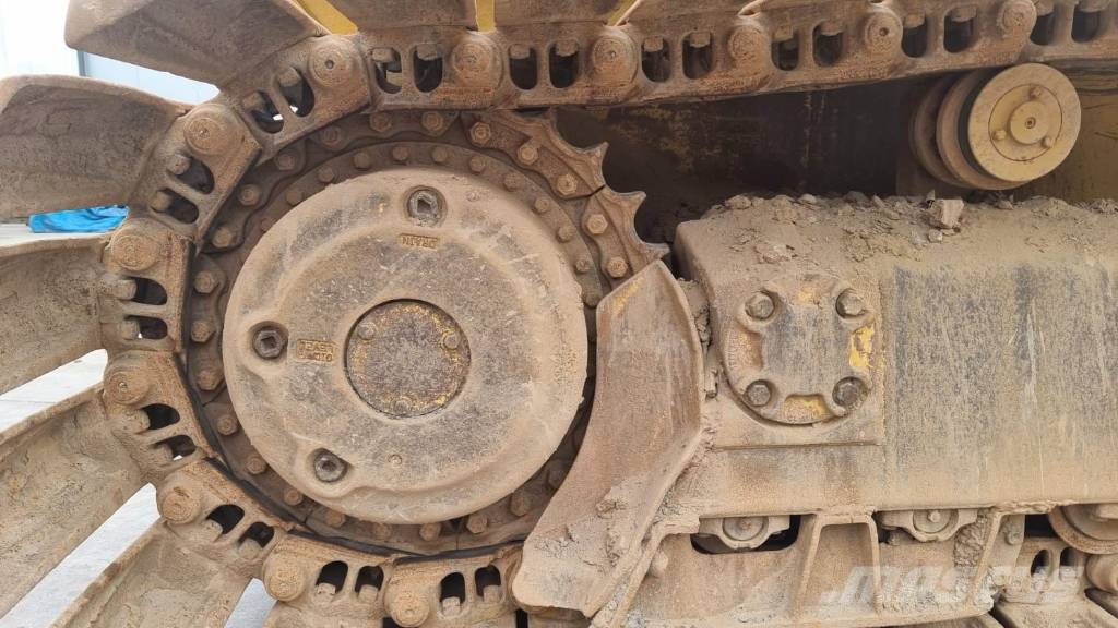 Komatsu D 65 PX-16 بلدوزرات مجنزرة