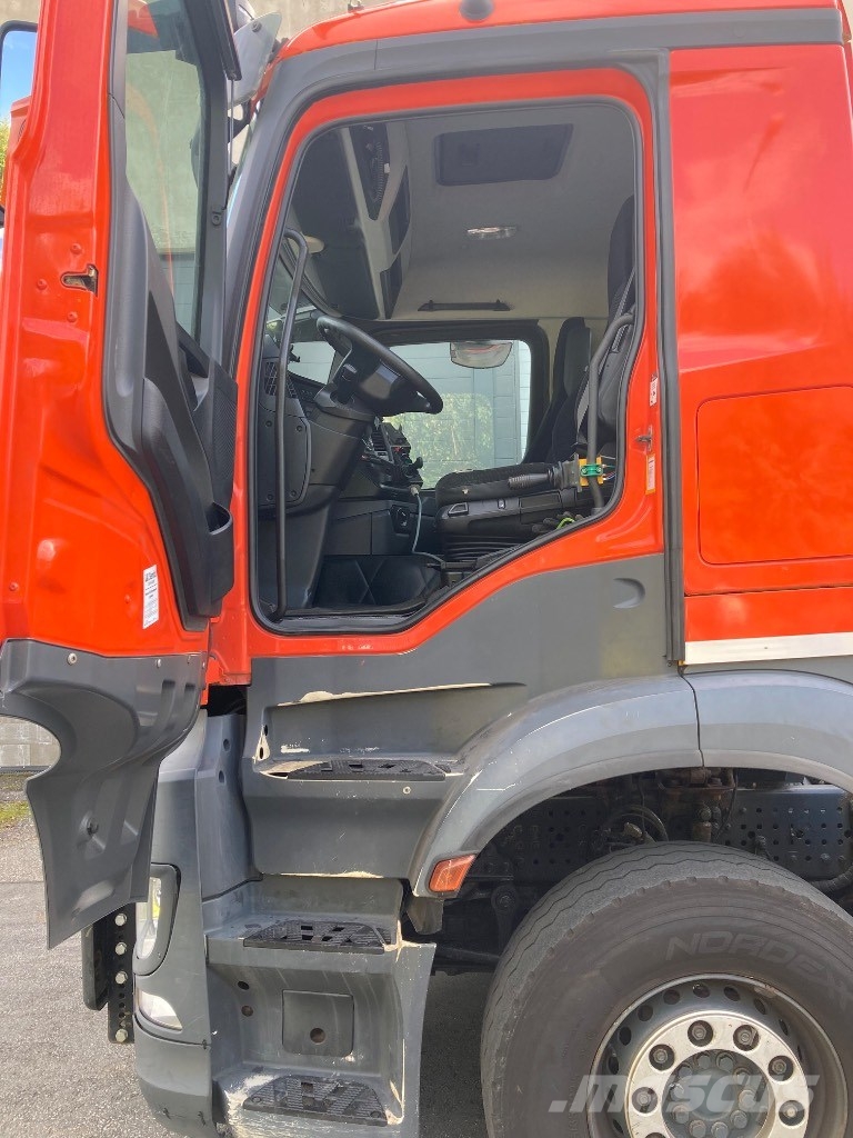 Mercedes-Benz Arocs 3251 Lanový nosič kontajnerov
