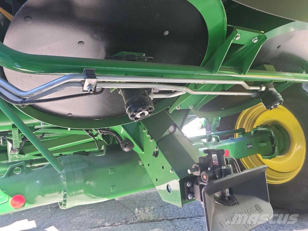 John Deere T 670 i Mietitrebbiatrici