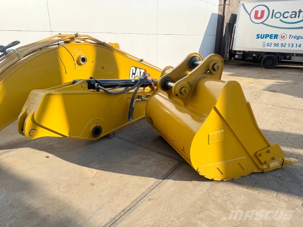 CAT 323 BOOM + STICK + BUCKET (BRAND NEW) جرافات عكسية