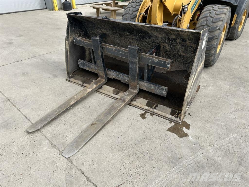 CAT 906 (8758) Multi purpose loaders