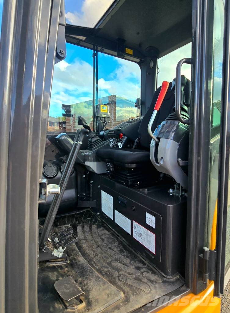 Kato 2.7t with Engcon Minigravemaskiner