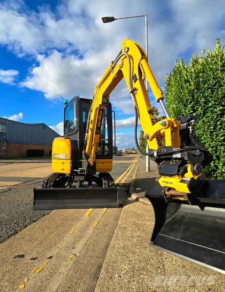 Kato 2.7t with Engcon Minigravemaskiner