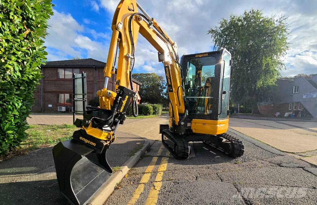 Kato 2.7t with Engcon Minigravemaskiner