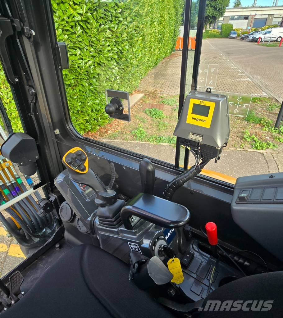 Kato 2.7t with Engcon Minigravemaskiner