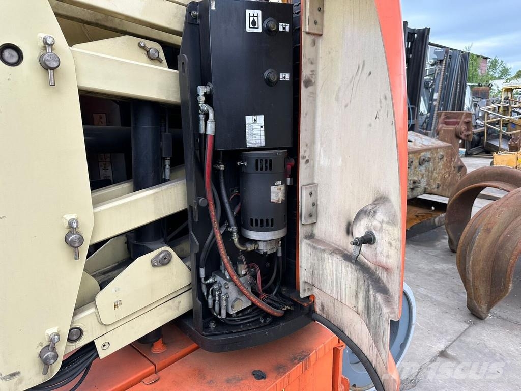 JLG E 300 AJP Piattaforme a braccio articolato