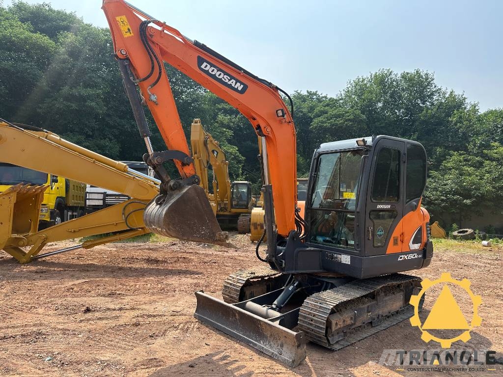 Doosan DX 60 Excavatoare pe șenile
