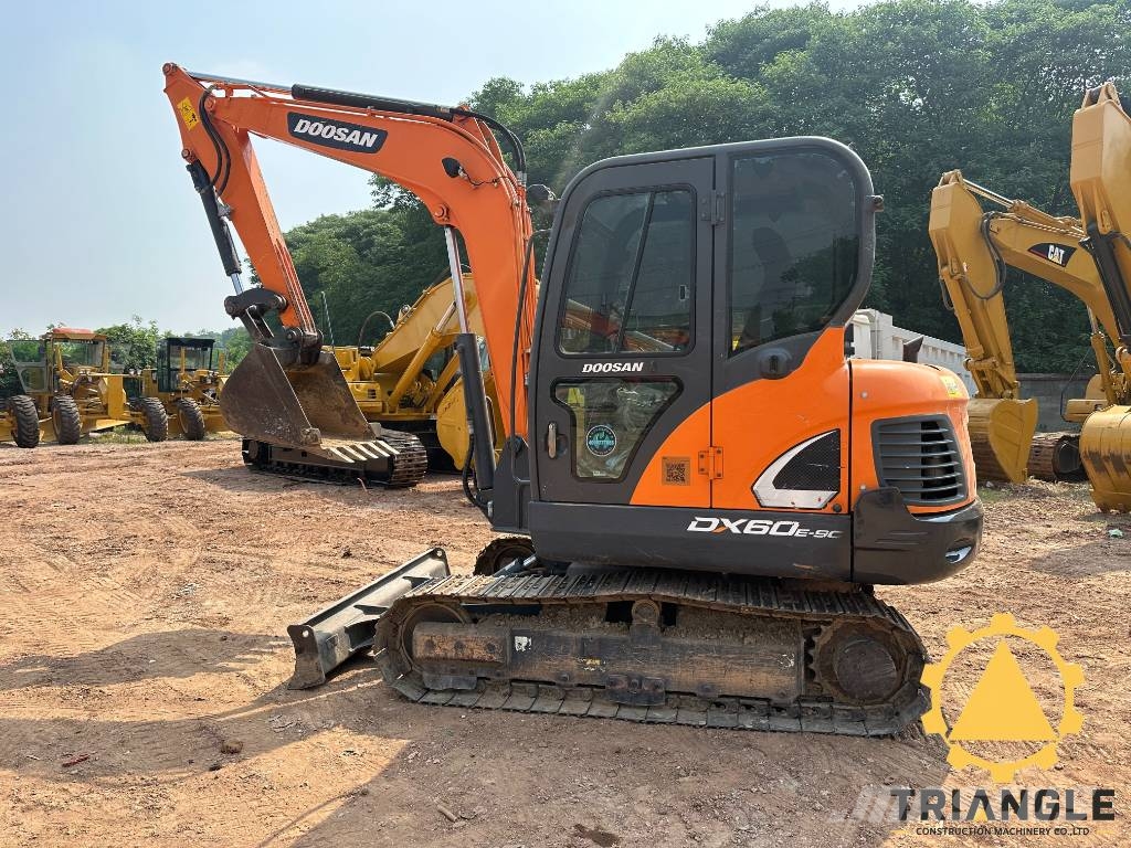 Doosan DX 60 Excavatoare pe șenile
