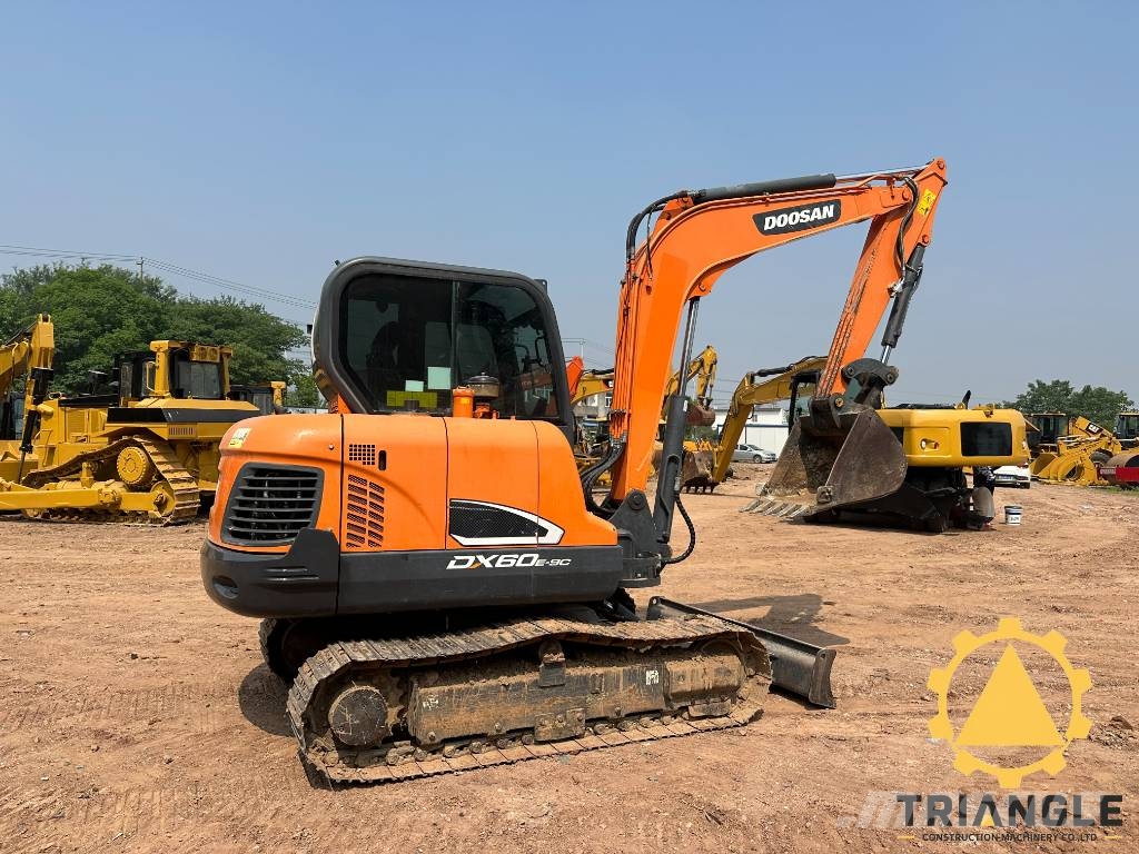 Doosan DX 60 Excavatoare pe șenile
