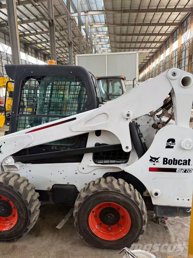 Bobcat S 770 Krautuvai su šoniniu pasukimu