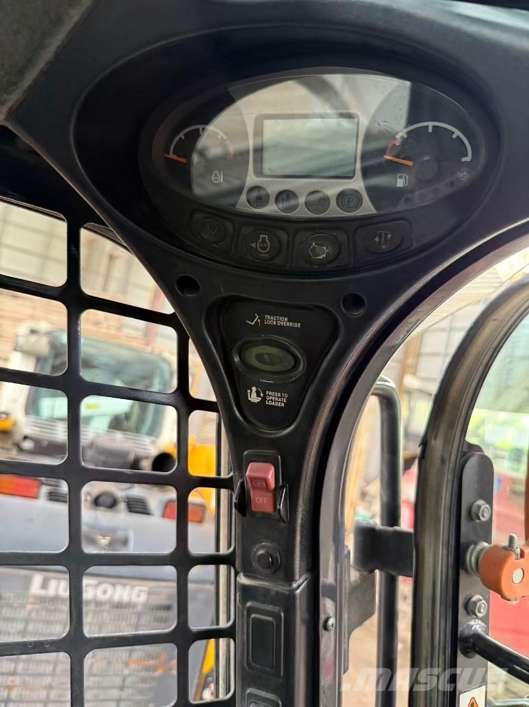 Bobcat S 770 Krautuvai su šoniniu pasukimu