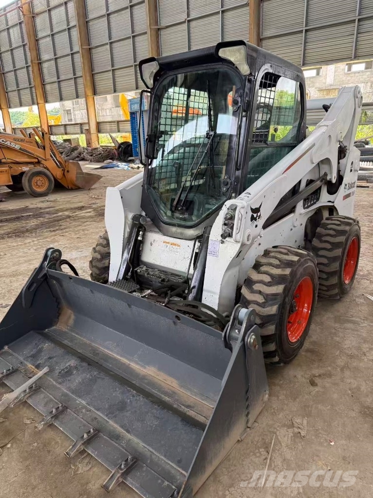 Bobcat S 770 Krautuvai su šoniniu pasukimu