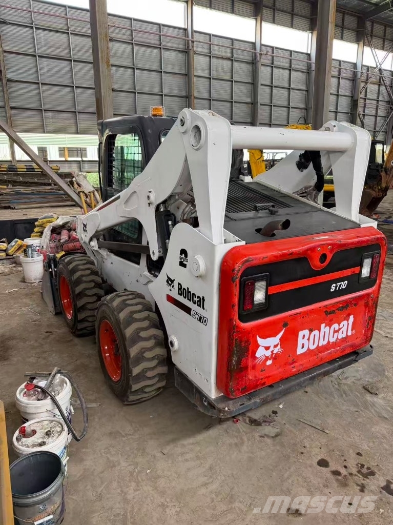 Bobcat S 770 Krautuvai su šoniniu pasukimu
