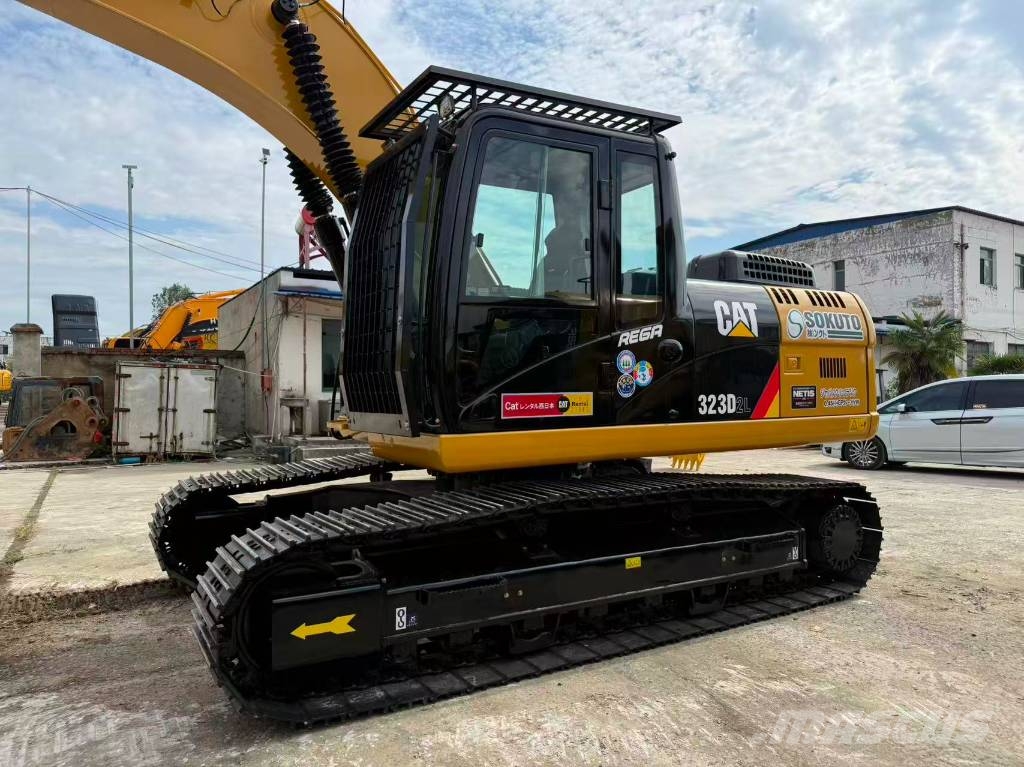 CAT 323D2L Kāpurķēžu ekskavatori