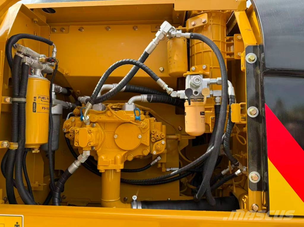 CAT 323D2L Kāpurķēžu ekskavatori