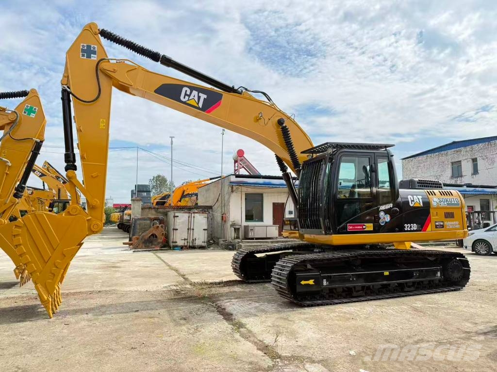 CAT 323D2L Kāpurķēžu ekskavatori