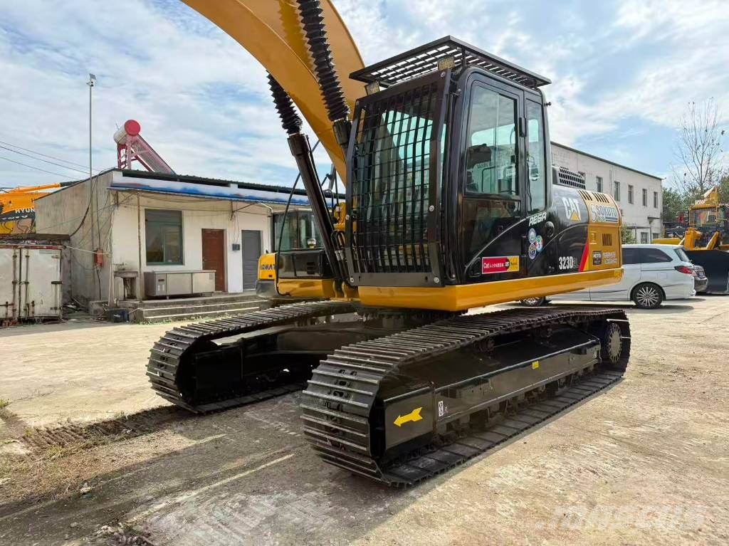 CAT 323D2L Kāpurķēžu ekskavatori