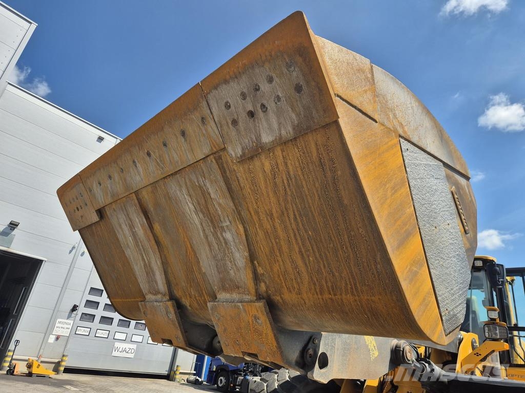Volvo L220H لوادر بعجل