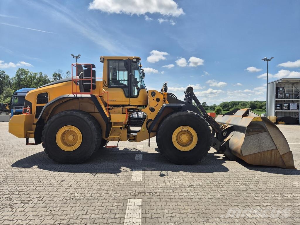 Volvo L220H لوادر بعجل