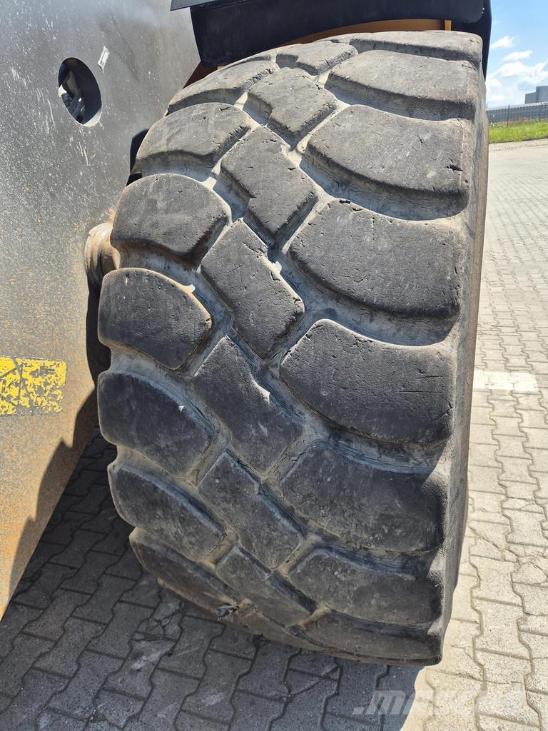 Volvo L220H لوادر بعجل
