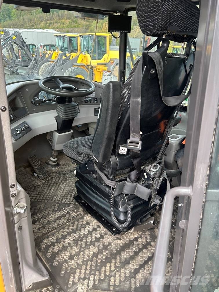 Volvo A 30 G Liigendraamiga pinnaseveokid