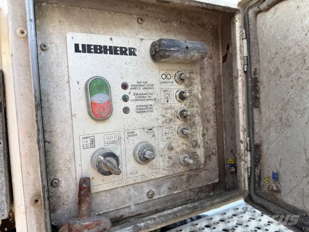 Scania P370 6x4 Liebherr THP140H 24 M4 XH Camiones de concreto