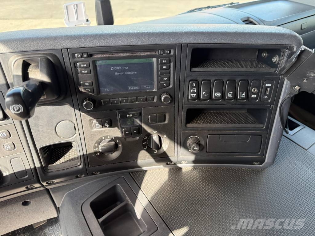 Scania P370 6x4 Liebherr THP140H 24 M4 XH Camiones de concreto