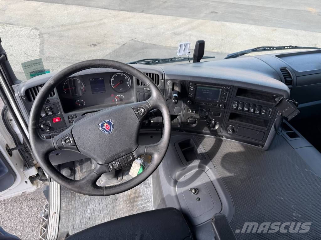 Scania P370 6x4 Liebherr THP140H 24 M4 XH Camiones de concreto