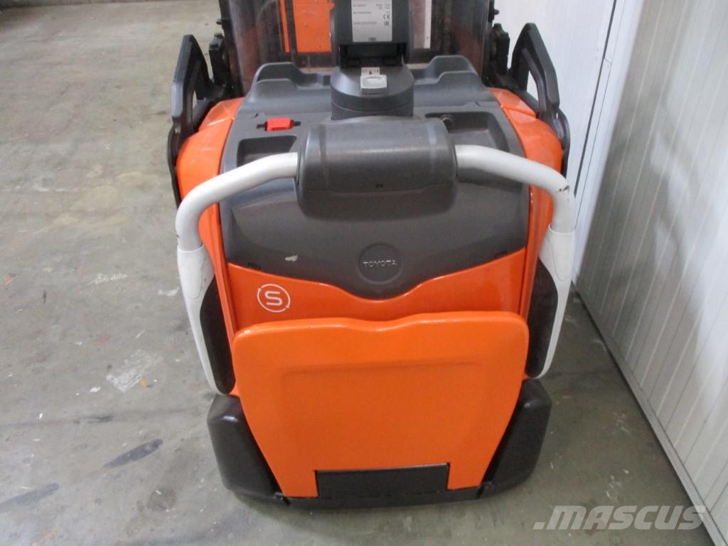 Toyota SPE160 Platform power pallet trucks