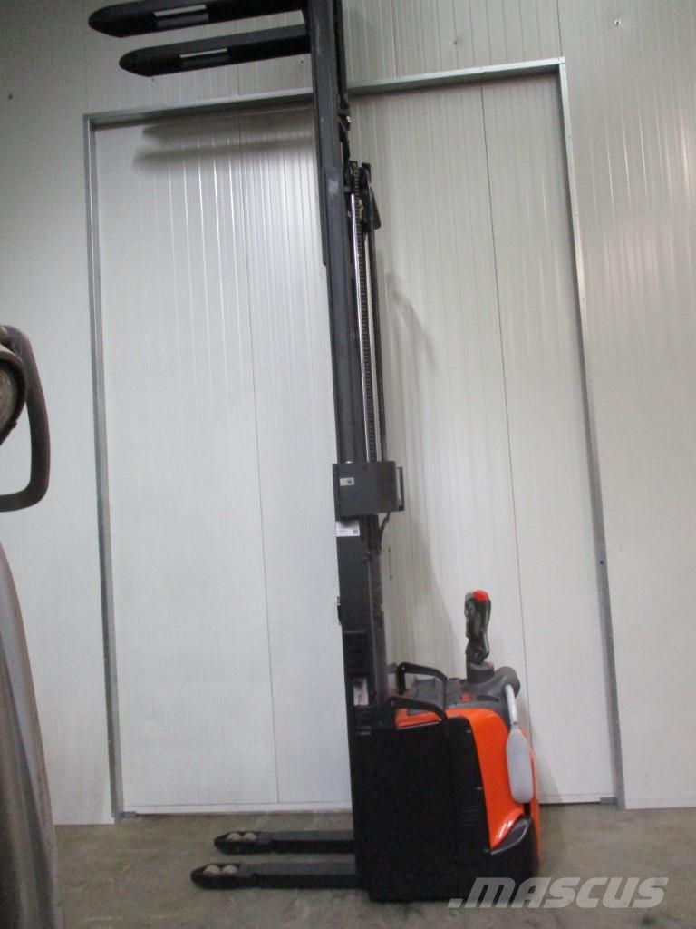 Toyota SPE160 Platform power pallet trucks